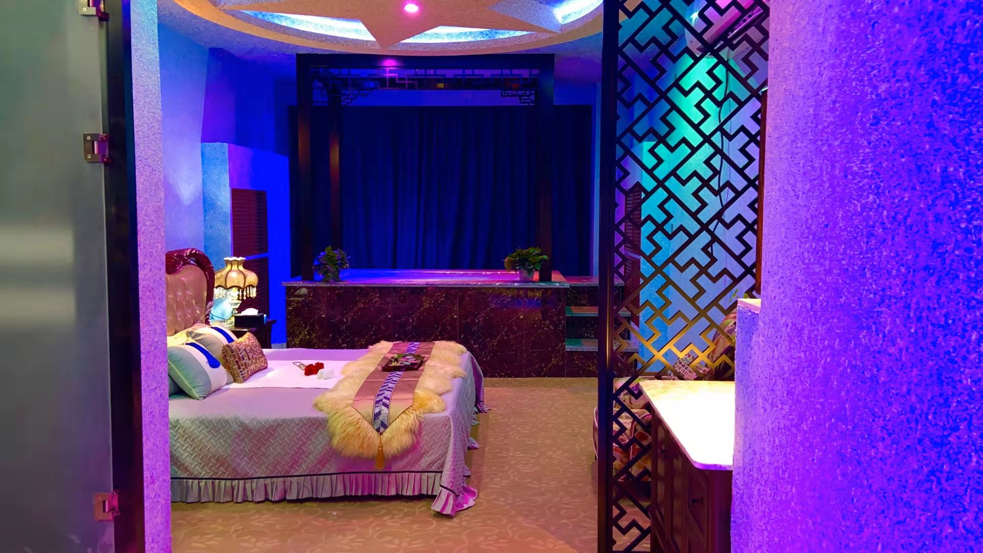 老板带我体验了一次郑州附近助浴,各式花样服务都有